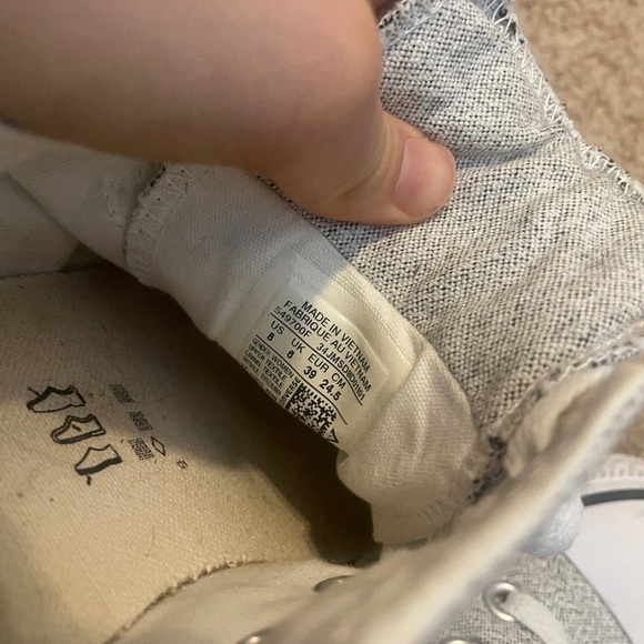 Converse - Picture 3 of 5